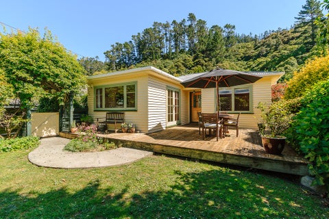 124 Hine Road, Wainuiomata, Lower Hutt