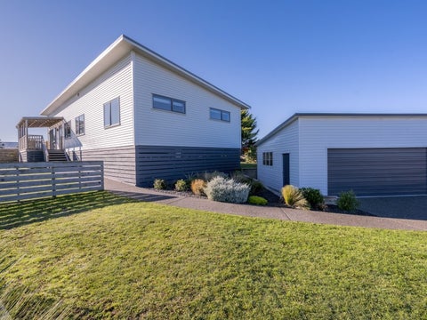 10 Sylvia Way, Te Horo Beach
