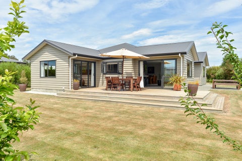 6 Redwood Lane, Martinborough