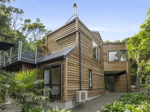 1 Kakariki Grove, Waikanae