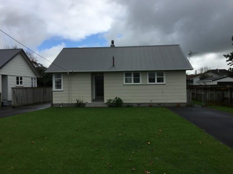 38 Kittyhawk Row, Bulls