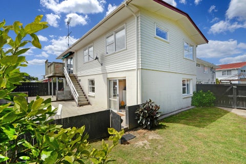 8 Compton Street, Hillcrest, Auckland