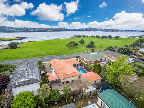 93 Kiwi Esplanade, Mangere Bridge, Auckland