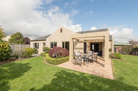 12 Magnolia Place, Richmond