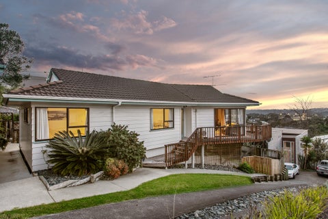 1/124 Sunset Road, Unsworth Heights, Auckland