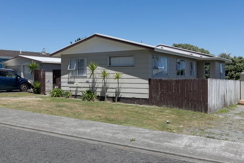 4 Bobstay Lane, Whitby, Porirua