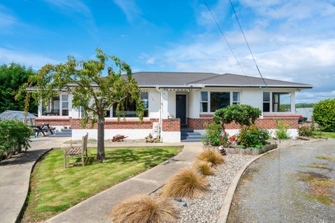 695 Centre Road, Momona, Outram
