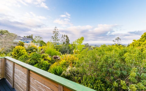 2/90 Pleasant Road, Titirangi, Auckland