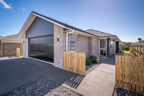 10 Tapuhikura Street, Waikanae