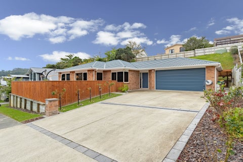 6 Flotilla Place, Whitby, Porirua
