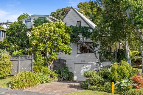 18 Telstar Place, Beach Haven, Auckland