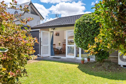 2/27 Heretaunga Avenue, Te Papapa, Auckland