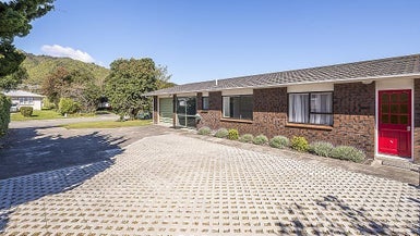 4 Graham Grove, Waikanae