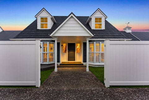 2/15 Saltburn Road, Milford, Auckland