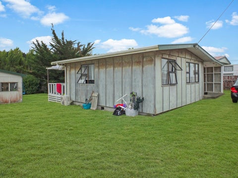 9 Hennessey Street East, Foxton Beach, Foxton