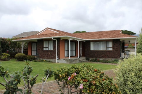 10 Awanui Drive, Waikanae
