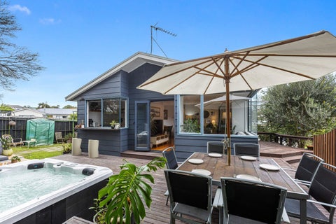 11 Donald Street, Stanmore Bay, Whangaparaoa
