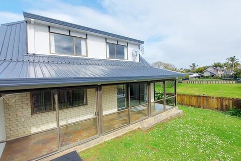 2/14 Bramley Drive, Farm Cove, Auckland
