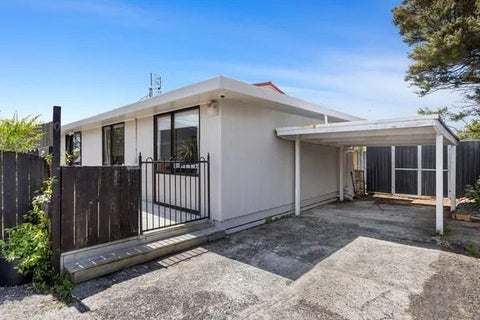 2/8 Marinich Drive, Ranui, Auckland