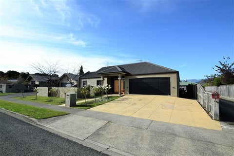 44 Malthouse Crescent, Brightwater