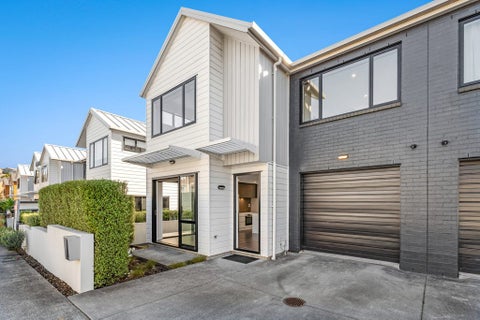 17 Seafarer Crescent, Stanmore Bay, Whangaparaoa