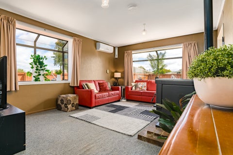 16 La Perouse Place, Northcote, Christchurch