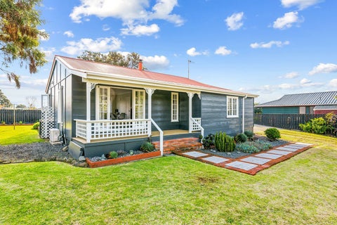 12 Hicks Crescent, Waikanae Beach, Waikanae
