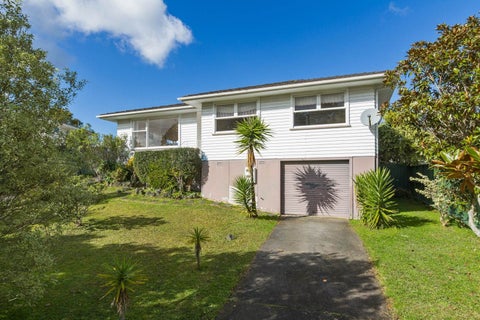 11 Barnfield Place, Glendene, Auckland