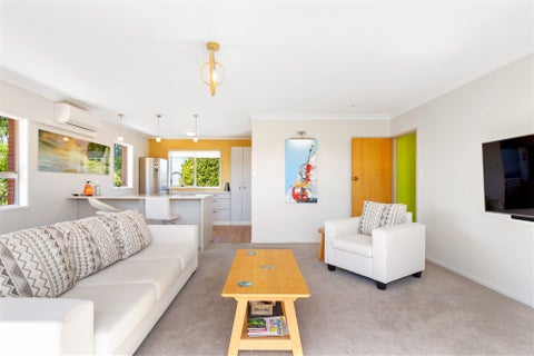2/4 Evelyn Place, Hillcrest, North Shore City