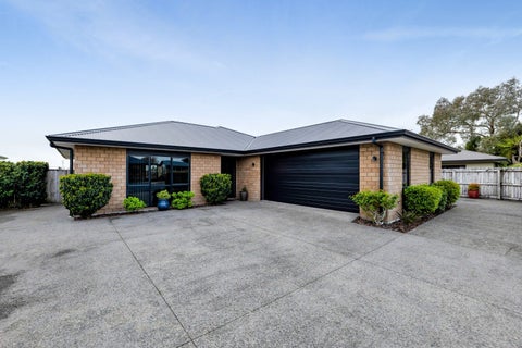 38 Montague Grove, Stratford