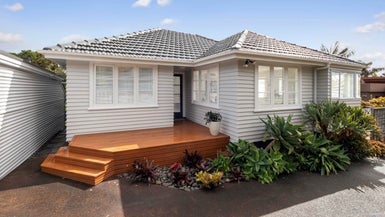13 Cliff View Drive, Green Bay, Auckland