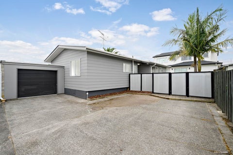 2/10 Glennandrew Drive, Half Moon Bay, Auckland