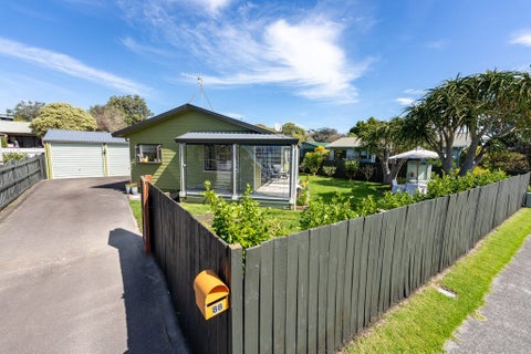 88 Queens Road, Waikanae Beach, Waikanae