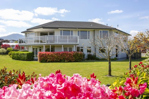 19 Magnolia Rise, Waipahihi, Taupo