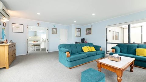 2/786 East Coast Road, Oteha, Auckland