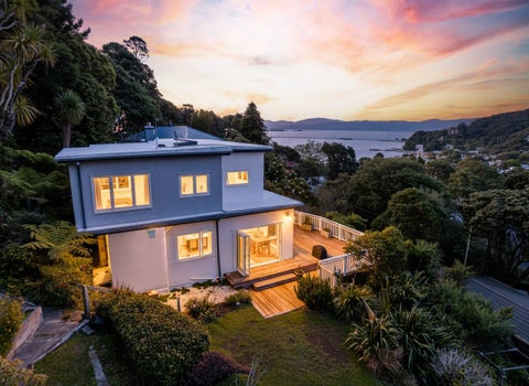 31 Walter Road, Lowry Bay, Lower Hutt