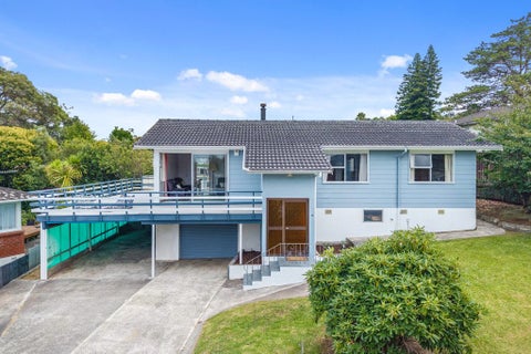 4 Halcombe Place, Green Bay, Auckland