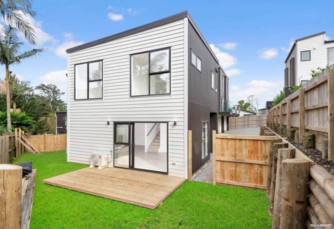 1/105 Hobsonville Road, West Harbour, Auckland