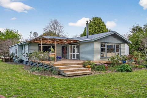 8 Ingram Road, Waerengaahika, Gisborne