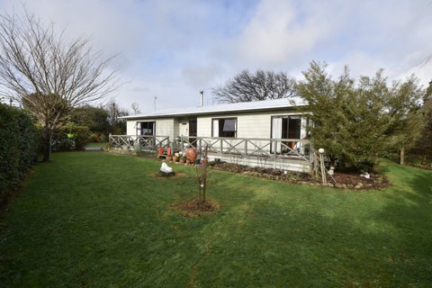 250B High Street North, Carterton