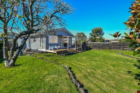 5 Grimshaw Place, Henderson, Auckland