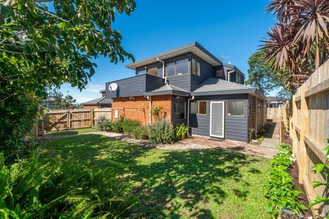 2/14 Raleigh Road, Northcote, Auckland