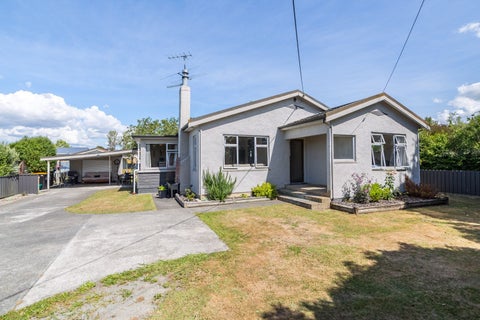 383 High Street South, Carterton