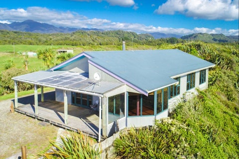 156 Beach Road, Charleston, Cape Foulwind