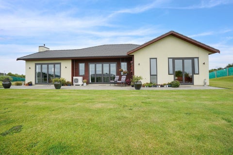 80B Black Road, Otatara