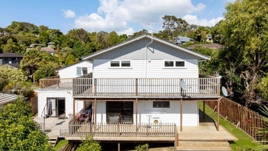 17 Lemnos Place, Titirangi, Auckland