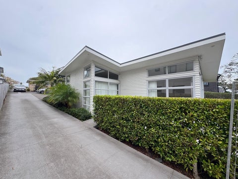 8A Glenfield Road, Birkenhead, Auckland