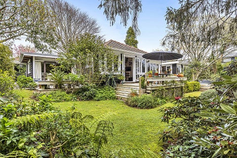 8 Sequoia Grove, Merrilands, New Plymouth