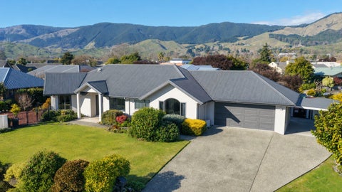 2 Strawberry Grove, Richmond
