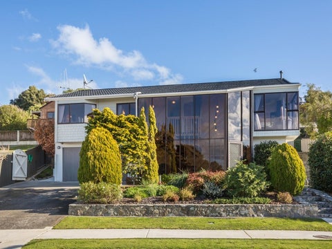 16 Albatross Close, Whitby, Porirua